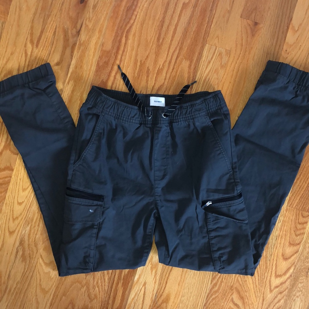 Cargo pants, like-new! Old Navy. Canvas material - rugged. Great for fall!